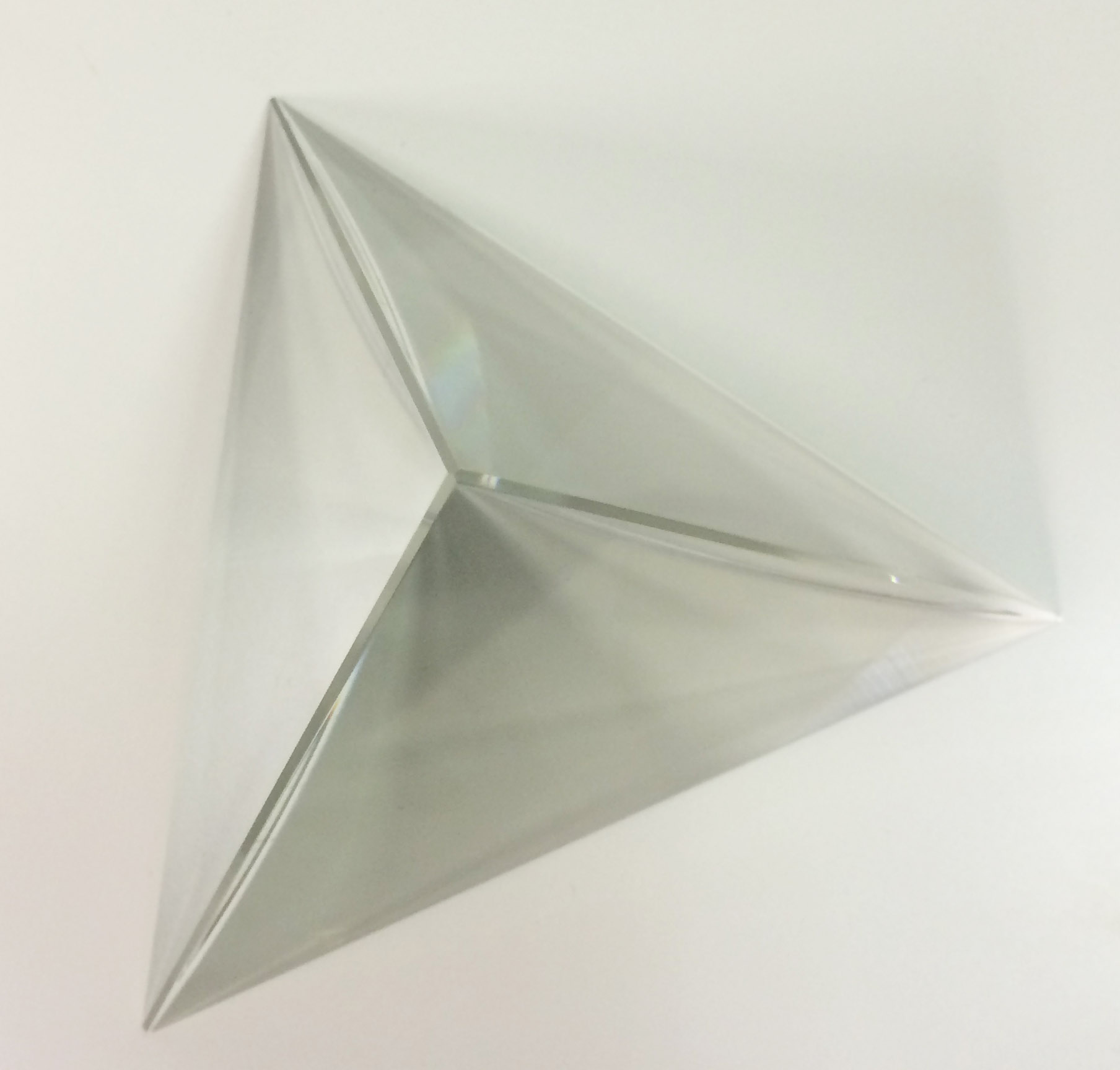 crystal-glass-equilateral-pyramid